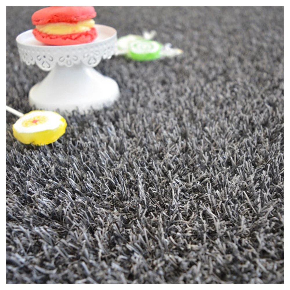 Gazon Synthétique Happy Party - Couleur Gris Foncé - Classé Feu - 20mm - 2m X 4m – Image 4