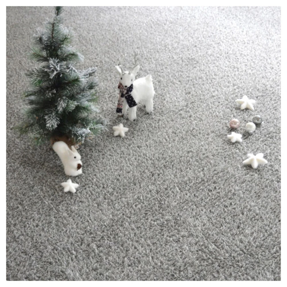 Gazon Synthétique Happy Party - Couleur Gris Clair - Classé Feu - 20mm - 2m X 2m – Image 5